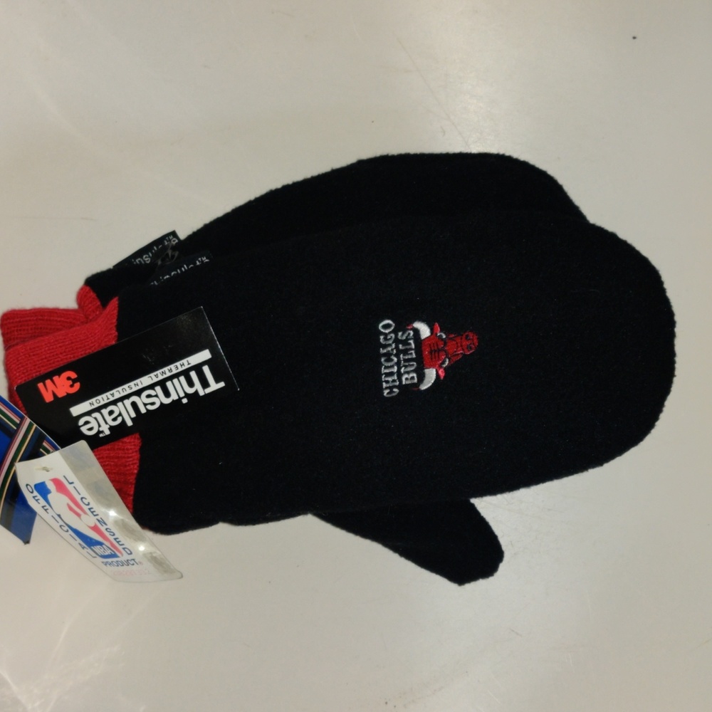 Chicago Bull mittens NWT
